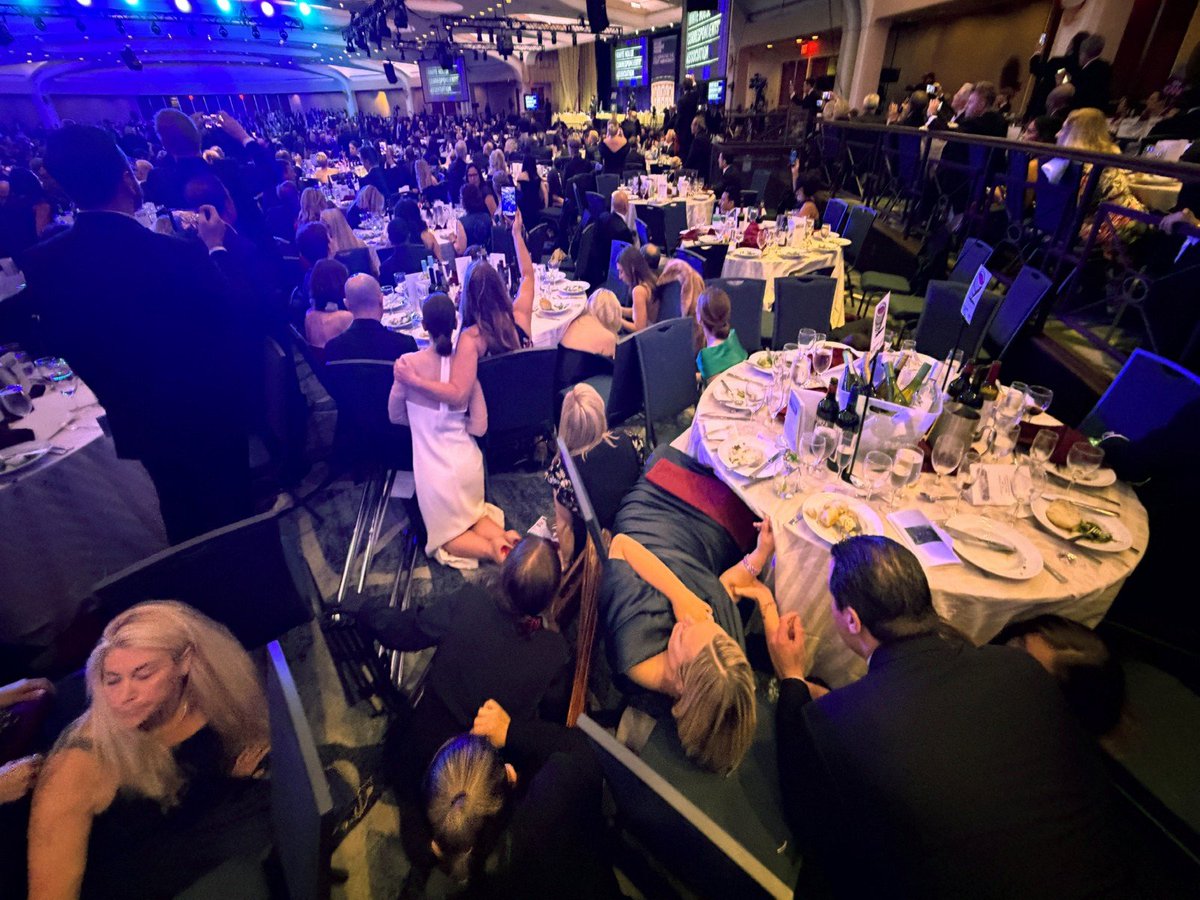 ani_digital's tweet image. Trump to brief media after shooting scare at WH Correspondents' Dinner; VP, First Lady, Cabinet safe

Read @ANI Story | aninews.in/news/world/us/…
 #US #Trump #Shooting