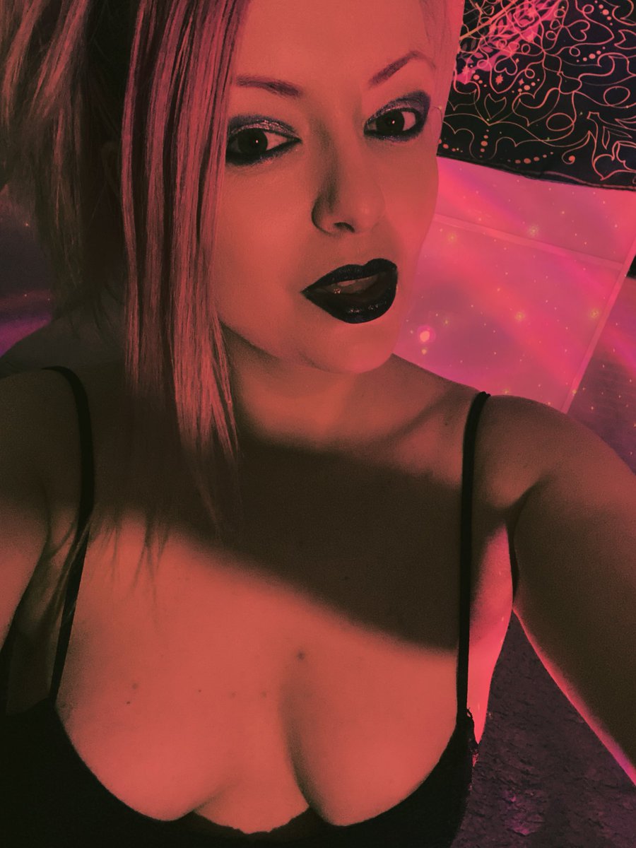 𖤐 Goddess Ruby Snowbunny 𖤐 tweet media