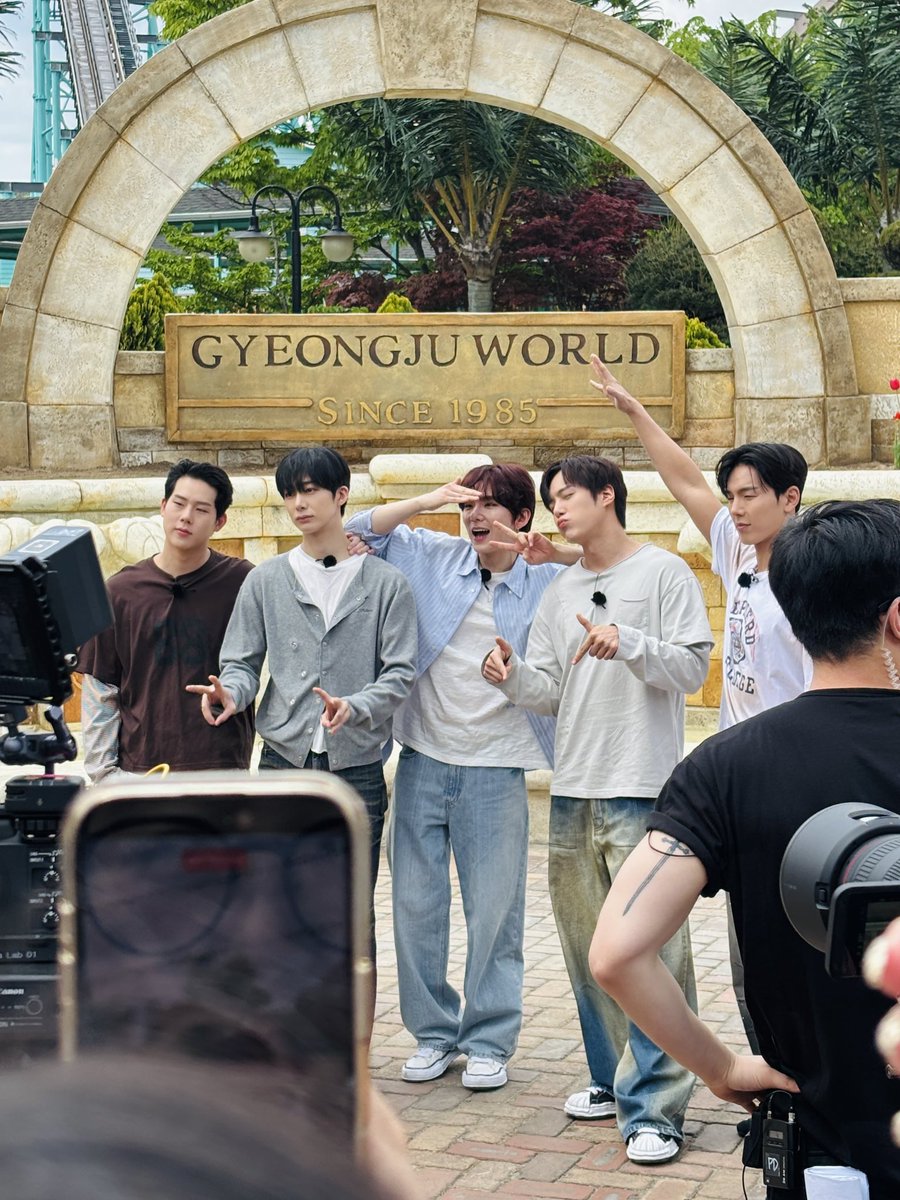 친구들이랑 놀러왔는데 촬영오셧대요 #몬스타엑스