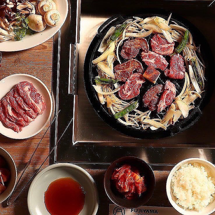 balFUJIYAMA's tweet image. こんにちは😃
もうすぐゴールデンウイーク‼️
みなさんご予定はお決まりですか？？
せっかくの連休、たくさん遊んで、たくさん食べて楽しみましょう！！

今日もラムタン入荷中‼️数量限定です！
詳しくはスタッフまで🐏

本日も新鮮で美味しいお肉用意してお待ちしてます！！