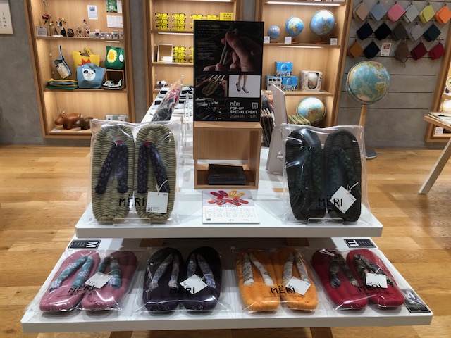 Itoya_Motomachi's tweet image. ＃オレンジトーキョー　＃MERI　POPUP開催！
＃銀座伊東屋横浜元町　にて4月24日(金)～5月31日(日)まで😄

とっても履き心地のよいルームシューズをご紹介しています😊
メリヤスニットの柔らかさ、手編みならではの優しい感触、是非体験しにきてください😆
