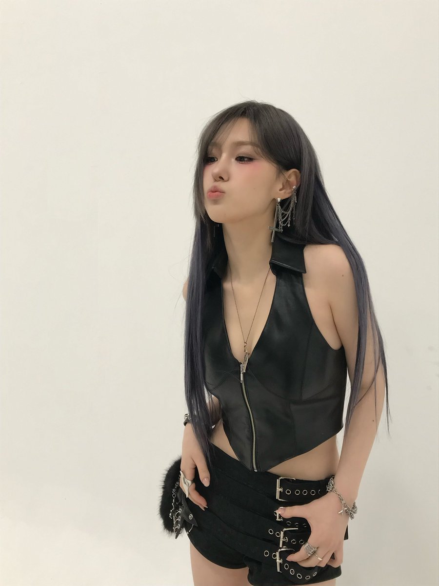 KEP1ERLATAM's tweet image. TRAD㆐260425

[🎂]

✨ Publicación de fotos detrás de cámaras por el cumpleaños de CHAEHYUN ✨

#김채현 #CHAEHYUN
#Kep1er #케플러 @official_kep1er
© 🐥 | KEP1ER LATAM