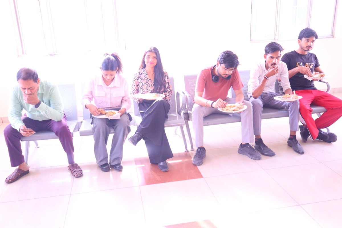 smsvaranasi's tweet image. Breakfast at Tech Marathon 12! 

Participants at Tech Marathon 12 – A 24 Hours Techno Brain Race at School of Management Sciences, Varanasi enjoyed a refreshing breakfast to kickstart the day.

#TechMarathon12 #SMSVaranasi #BreakfastTime #EnergyBoost #Innovation #TechEvent