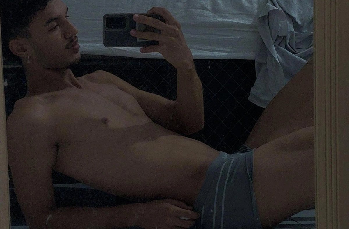 𝐡𝐨𝐭𝐭𝐞𝐬𝐭 𝐩𝐞𝐫𝐬𝐨𝐧 𝐞𝐯𝐞𝐫 tweet media