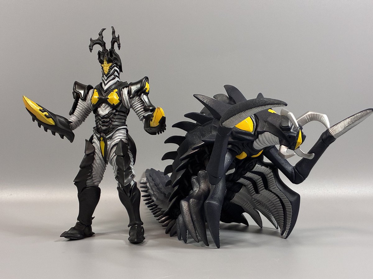 ハイパーゼットンくん、遊びすぎてすでに首や胸の下の白塗装が剥げてきてしまったぜ　全ての生命は生まれながらに死に向かっているなら、フィギュアもそうなのかもしれない（でもハイパーゼットンさんは自分が死ぬ側になったらめちゃくちゃ抵抗してましたよね？）