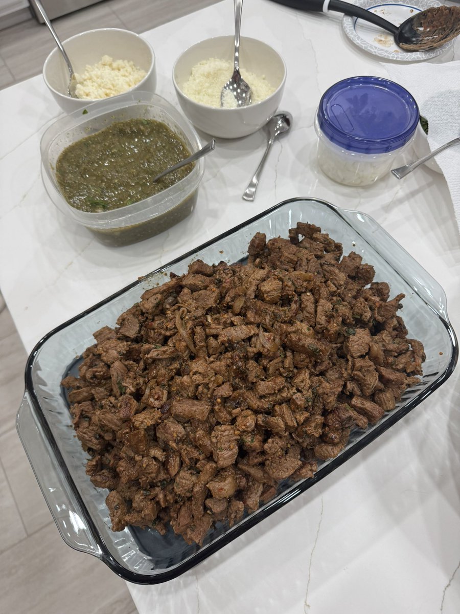 papaphil19's tweet photo. Back on the grill in the beautiful state of Arizona! Keeping it classy with steak tacos with homemade salsa verde, beans, and rice. Now time for Modelos for the night cap.@PackerPete4 #Feast #GoingLow https://t.co/UssYgDPYzH
