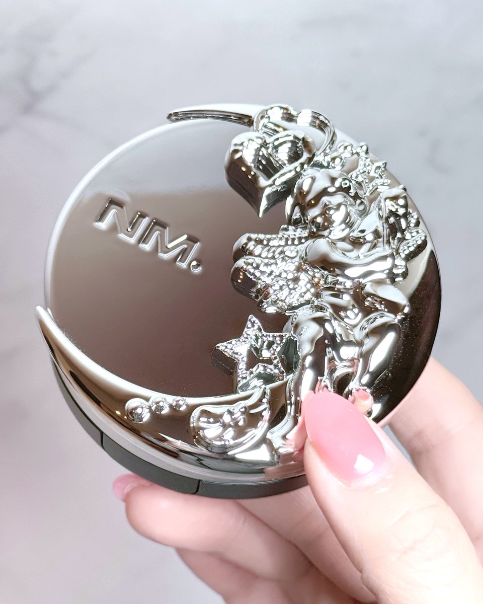 o0o_mee_o0o's tweet image. NAMING.の限定クッションが可愛いꕀ🩶⟡.·
韓国のアクセブランド｢HURJABOY ACC｣とのコラボ✨デコ部分は取り外してNAMING.の全てのクッションに装着OK！付け替えてずっと使える✌🏻5/1全国発売(ロフトで先行発売中💛) #gift