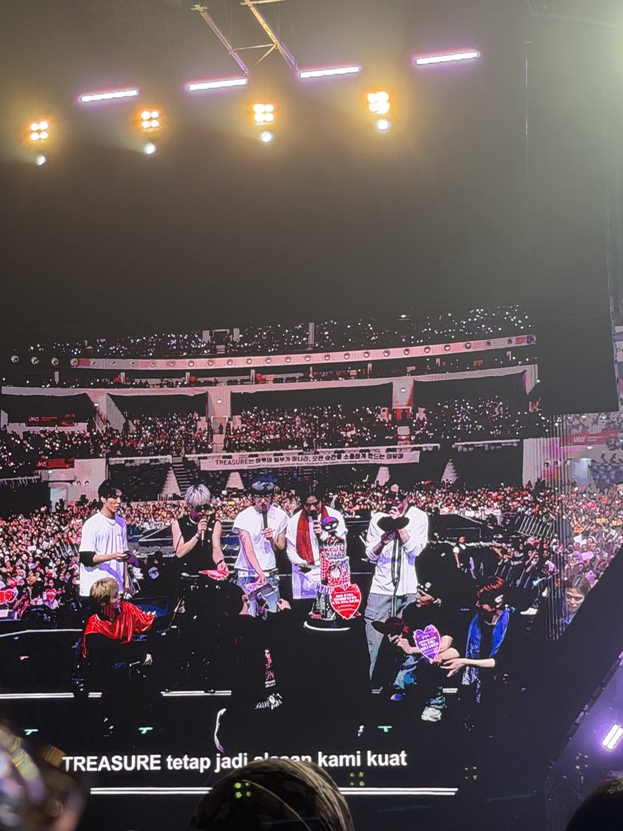 loouvesahi's tweet photo. Thank You, Treasure! 💛

#PULSE_ON_IN_JAKARTA
#TREASURE_PULSE_ON_IN_JAKARTA
#TREASUREinJKT https://t.co/qyCAOY3Vt9