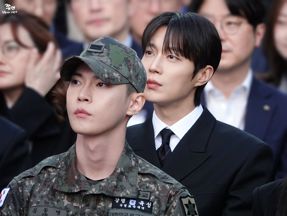 แง เมื่อวันงานดูจุนก็ได้ไปร่วมงานด้วย บอกได้เจอโดยอง แล้วโดยองก็อยู่กอง 12 เหมือนกันตอนสมัยตัวเองเข้ากรม ดีใจที่ได้เจอโดยอง แล้วก็ตัวเองก็เคยมาออกงานตอนเข้ากรมเหมือนกัน พอเลิกงานแล้วตอนกลับไปที่กรมรู้สึกเหงามากแล้วก็เศร้าด้วย แล้วก็ถามโดยองไม่หยุดเลยว่าหนาวมากเลยใช่มั้ย