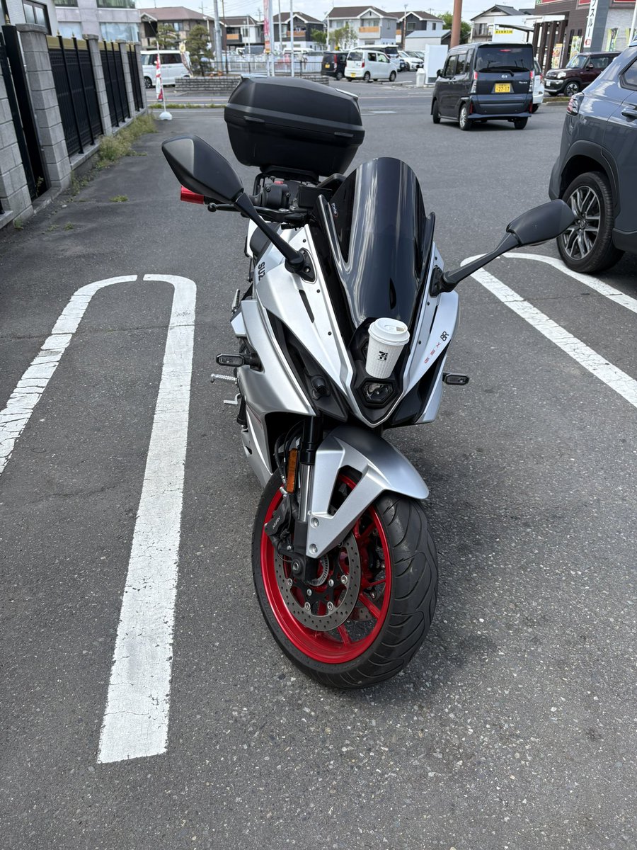 hirokaPapa's tweet image. #石岡のセブン
ここまで来た。
昼時なので、ランチ難民です。（笑）

#bike #touring #suzuki #gsx8r #gsx800f #バイク #ツーリング #ソロツーリング #スズキ #鈴菌 #バイク好き #バイク好きな人と繋がりたい #バイクのある風景
