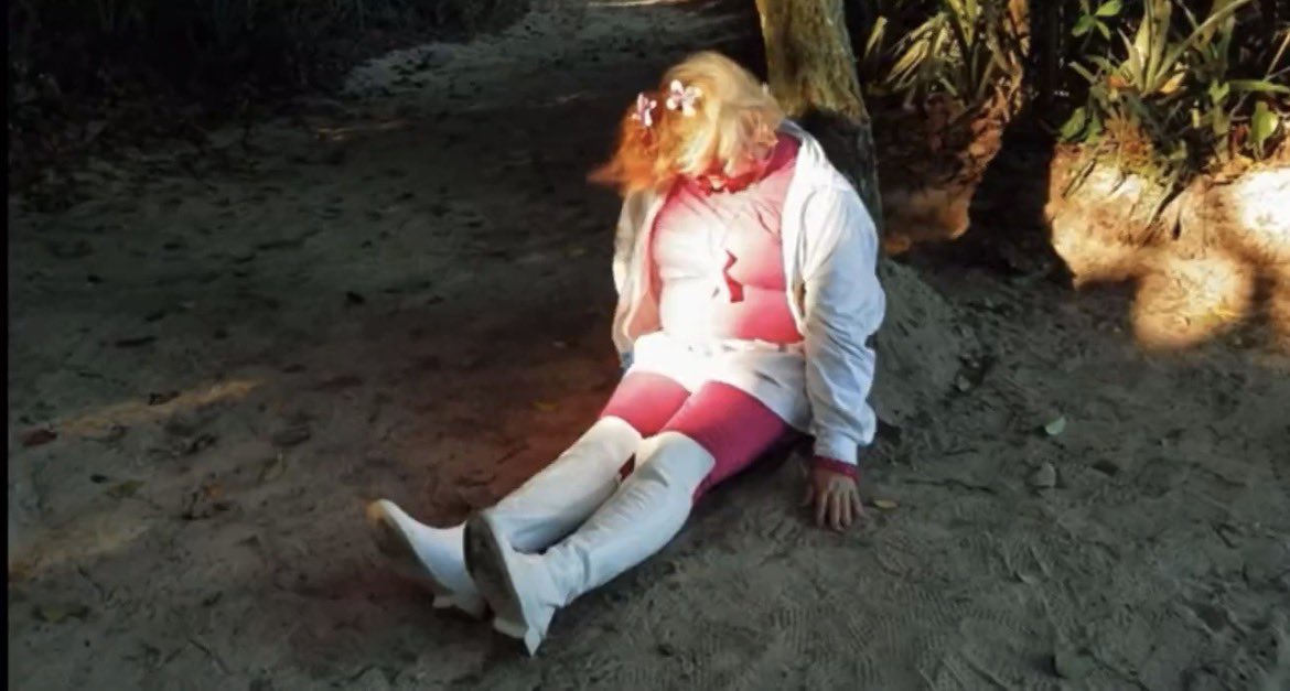 luizzvalentim's tweet image. Após semanas sofrendo cancelamento virtual incentivado por Ana Paula Renault, infelizmente Samira Sagr é encontrada assassinada em matagal perto do Projac #rip