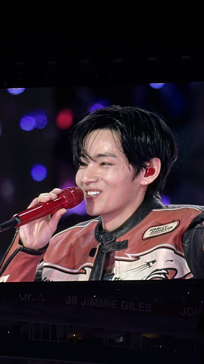 TaehyungUSA's tweet image. TAMPA NIGHT 1 WAS EVERYTHING 🔥
The BTS Arirang World Tour kicked off with power and presence — and as always, Taehyung delivered beyond expectations.
STAGE ROYALTY V 👑💜
#TAEHYUNG #V #V_WORLDTOUR_ARIRANG #BTS