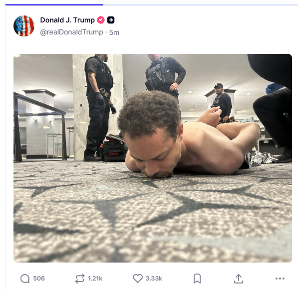 R T tweet media