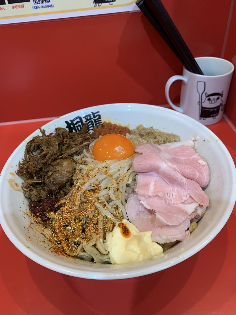フラフ tweet media
