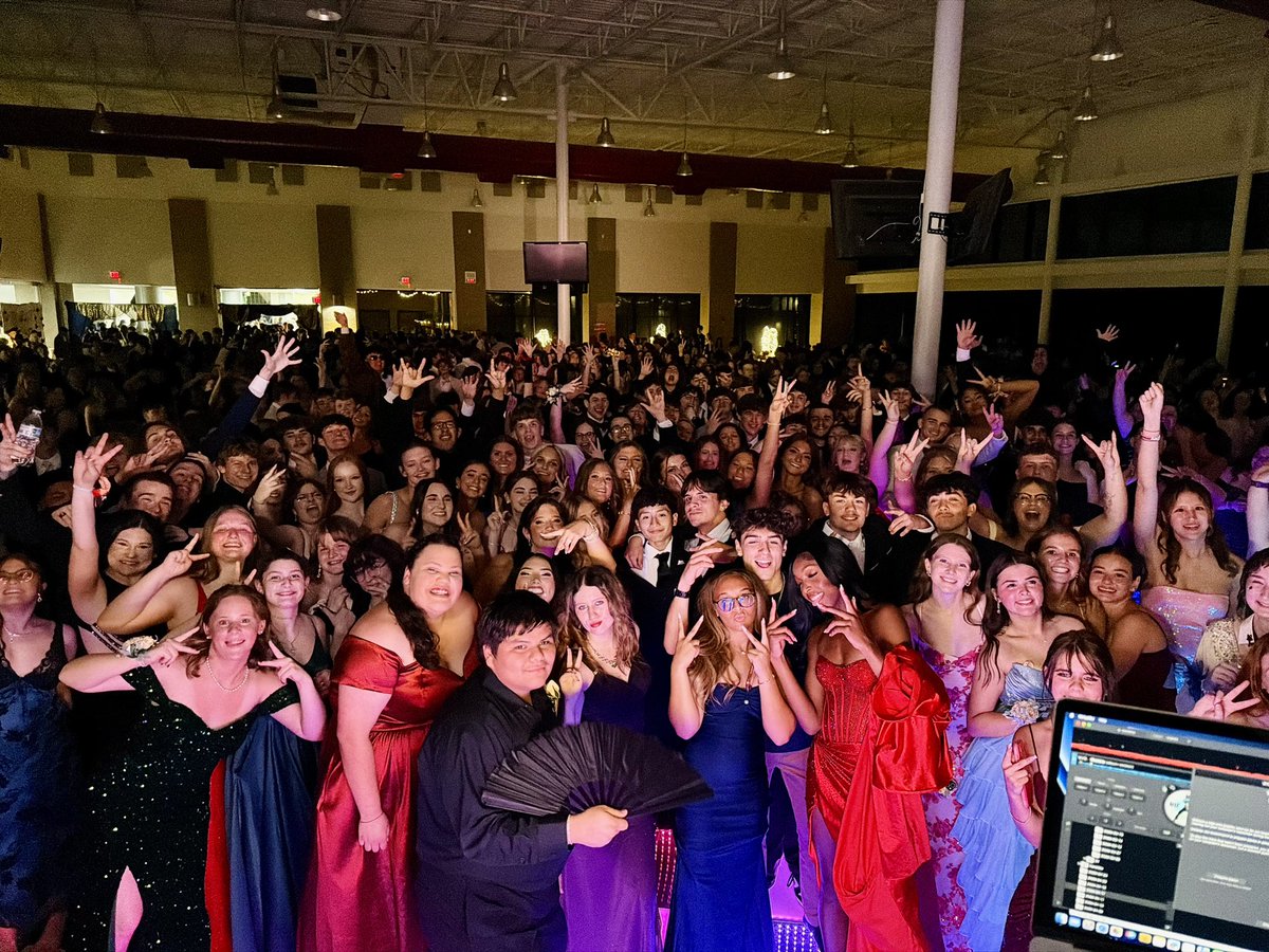 cabotsd's tweet photo. CHS PROM! https://t.co/m6oOIQFiU5