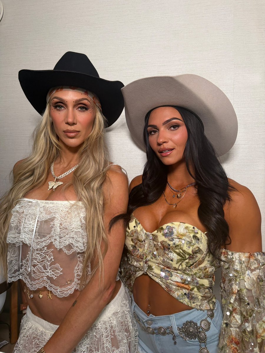 Charlotte Flair tweet media