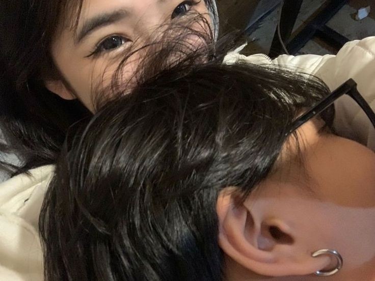 ⠀⠀ 
ᅟᅟ
𖤐 Quando eu e meu marido nos casamos dia 31 mas nem todo mês é 31 então mudamos pra comemorar junto com o de namoro e isso resume a gente ✨️ feliz aniversário de casamento e namoro meu amor 💝💋
ᅟᅟ
⠀⠀