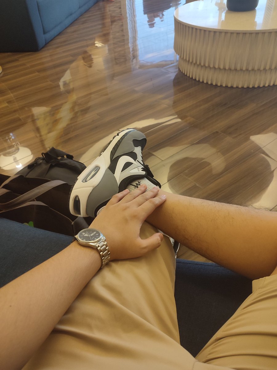 jmstyld's tweet photo. Waiting for you... https://t.co/RESWiSwvsr