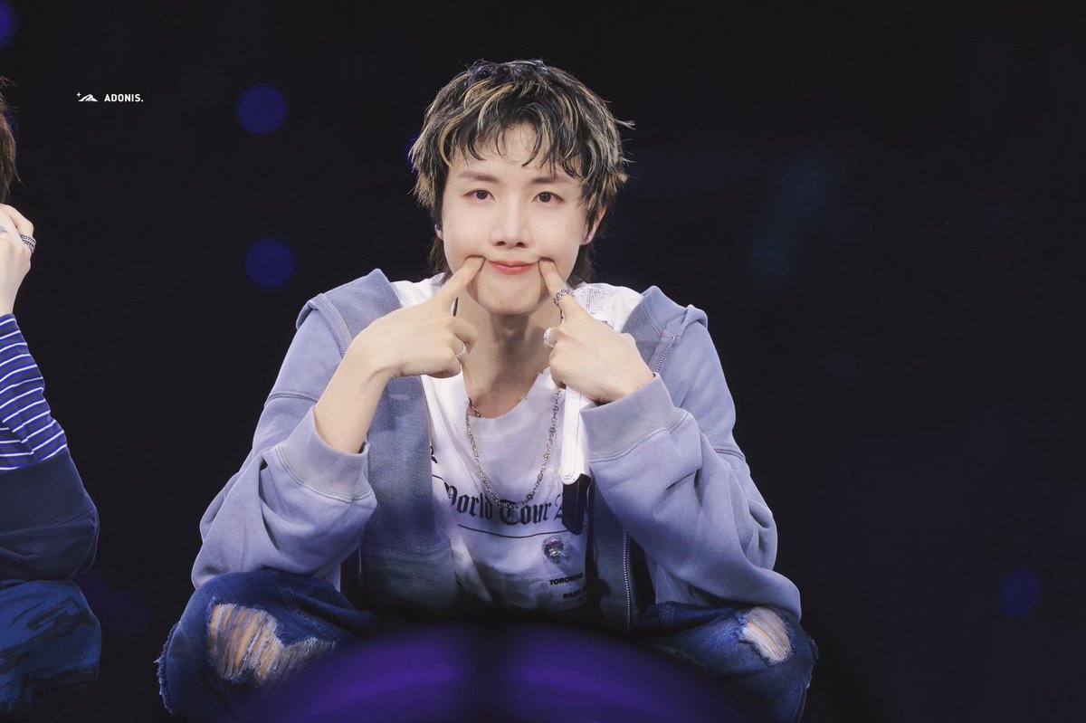 Adonis_Hoseok's tweet image. 260425 ARIRANG TAMPA D1

smile :)

#제이홉 #정호석 
#JHOPE #ジェイホープ @BTS_twt