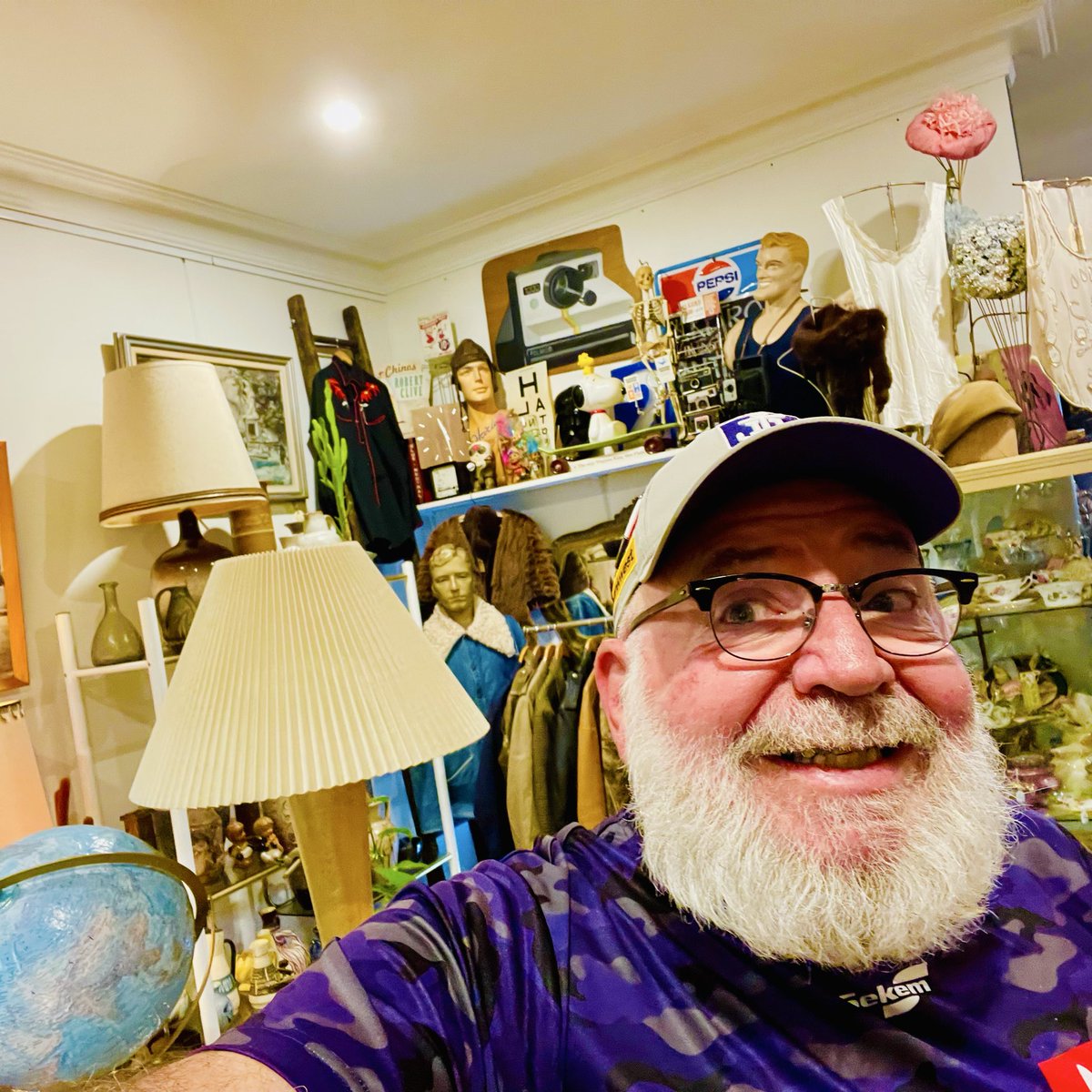 gurusculler's tweet image. Books, breakfast, &amp;amp; Bluebird Vintage, now get out before I spend any more. #bibliophilia #sugaroverload #retro