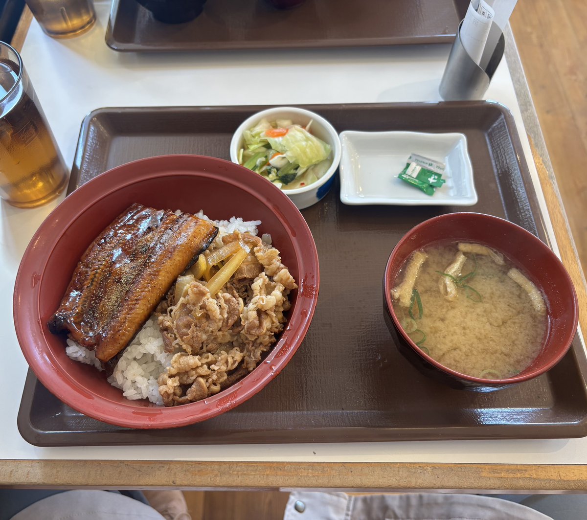 Coochan_com's tweet photo. 今日のランチ🍽
 #すき家
 #うな牛 https://t.co/hdsky5VvJg