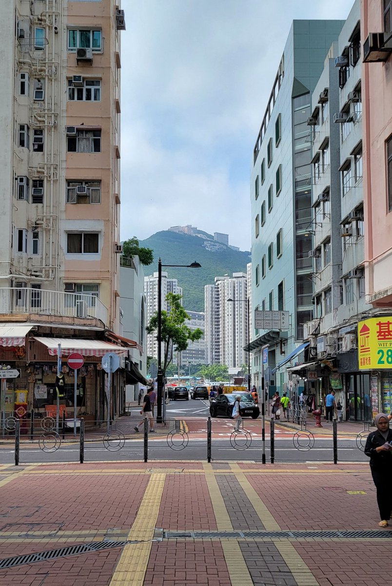 SeanBSanto's tweet photo. The last of my time in Hong Kong was spent on boats, in fish markets, and seeing as much of the city as possible before heading home. https://t.co/zicPUdt2GE