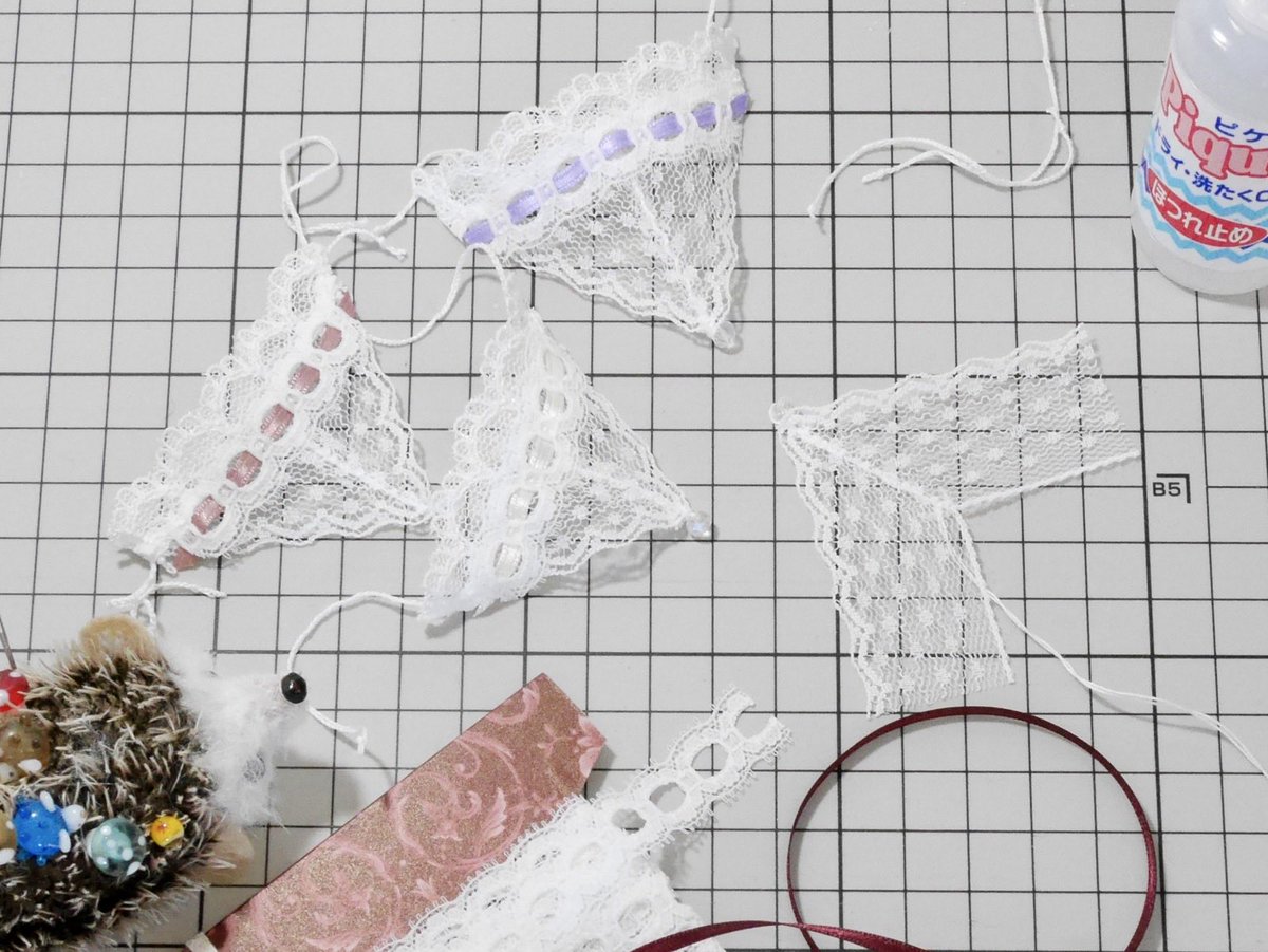 お茶会開催２日目ありがとうございます🫖💕

本日はひっそりいいね職人をしながら6月のコミック4巻お茶会用編みぬい被り物を作ってます。最近TLでよく見る？からバブーシュカにしてみました。