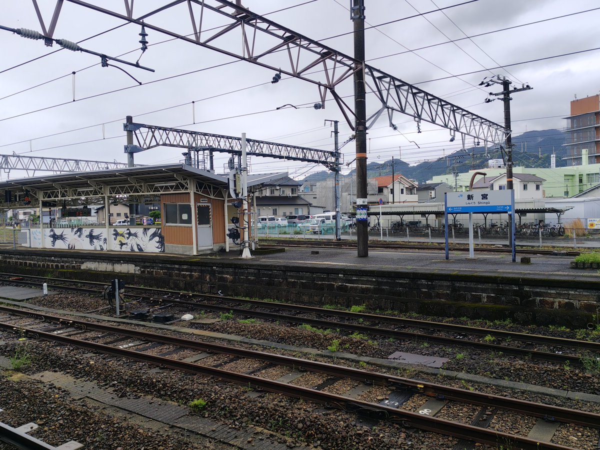 ninegage1's tweet photo. 久しぶりの新宮駅。
日帰りで紀伊半島一周をしたときに、ここで電車の乗り継ぎ時間が数時間あった記憶あり。
昭和臭、というより国鉄臭の漂う良い駅ですね。 https://t.co/qXx1V0tFrL