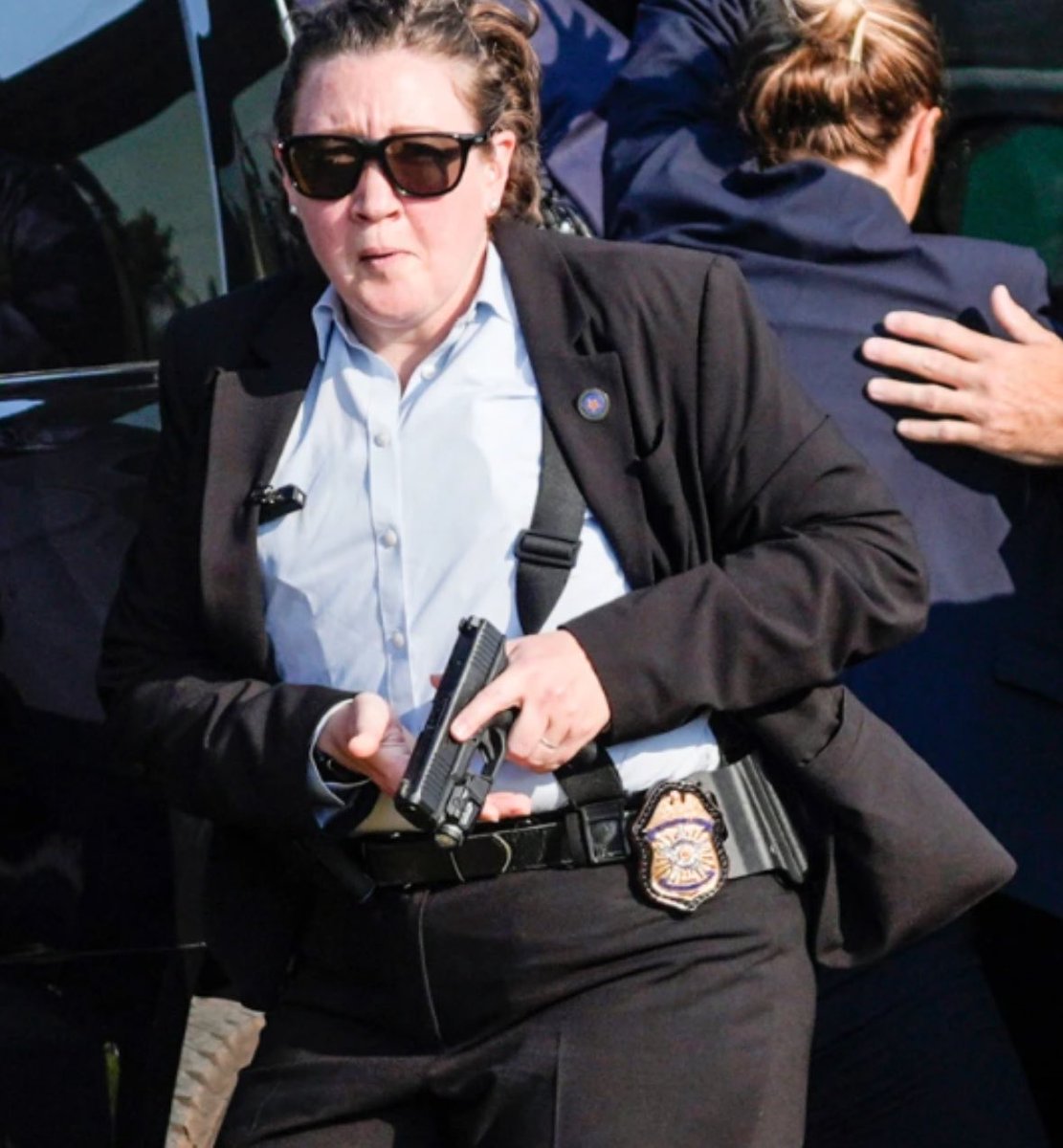 Ella Salvo a Donald Trump dos veces. 
Merece un Oscar por su actuación