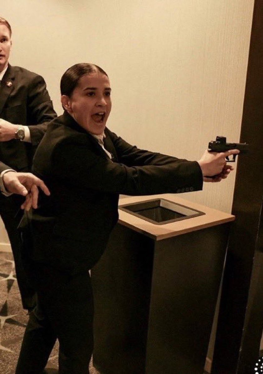 AmericaPapaBear's tweet photo. Women. Should. Not. Be. Protecting. The. President. https://t.co/gqzymG8e2o
