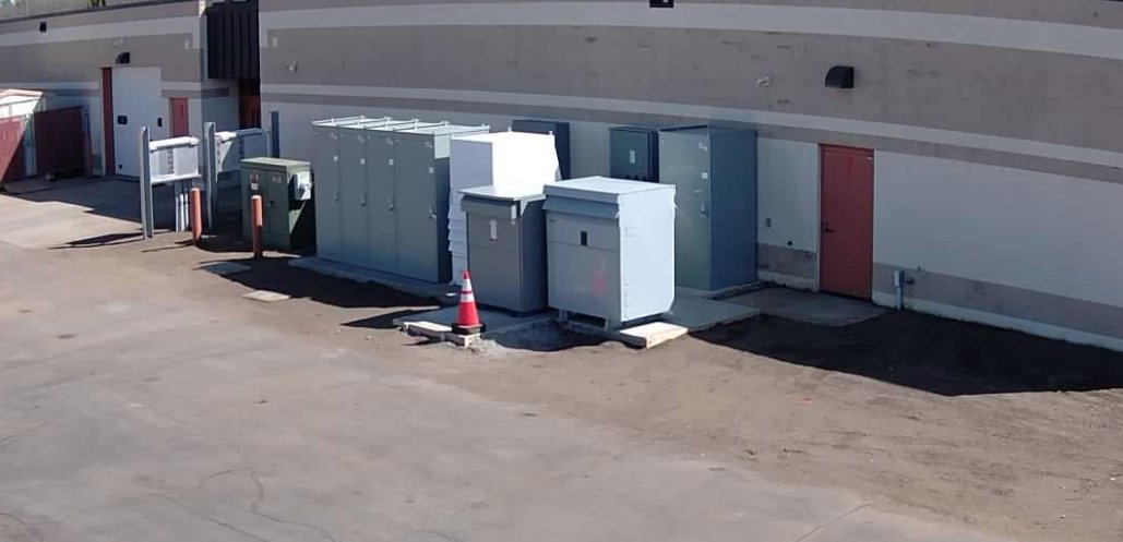 10Pwr's tweet photo. The batteries are in at the Pine Point Resilience Hub
2.76MWh of storage + 500kW of Solar PV = clean energy for a Tribal School and 300+ White Earth Tribal members. Built by 10Power in partnership with 8th Fire Solar. Ribbon cutting coming soon, you're invited. 
#cleanenergy https://t.co/cp7GsM7fyF