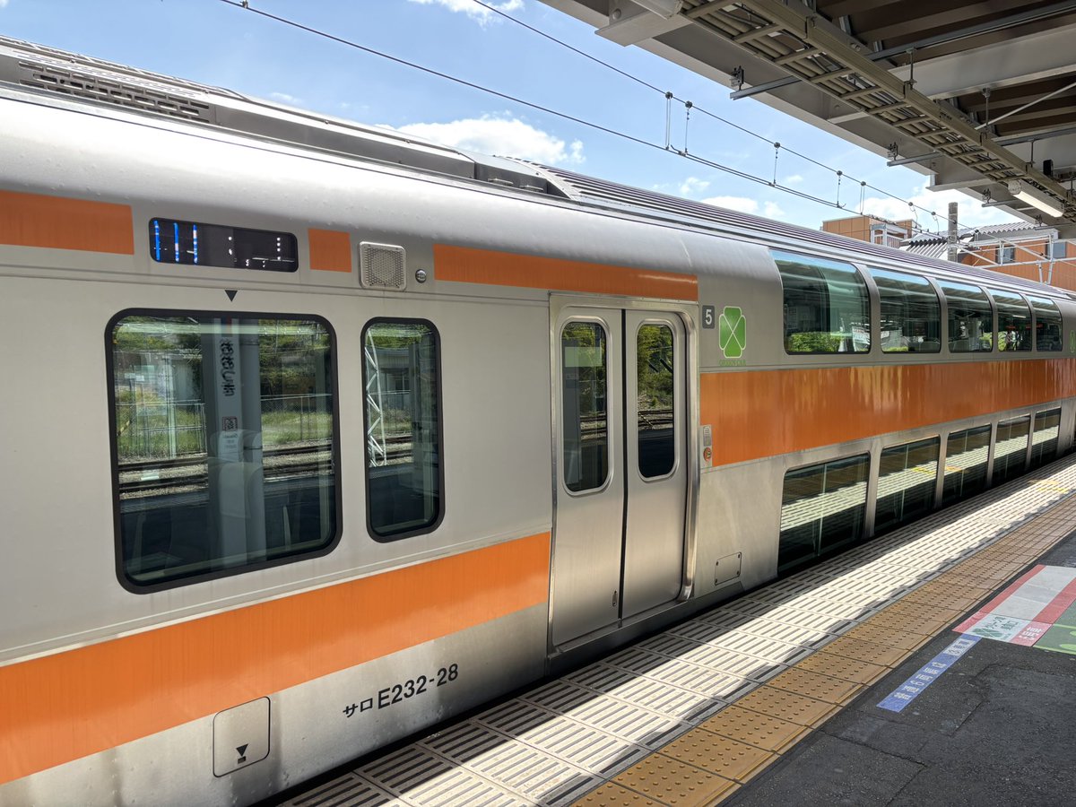 appliedchusuke's tweet photo. 普通グリーン車で大月まで乗ってきた
のんびりホリデーSuicaパスの端だし、グリーン車もJREポイントで気軽に乗れるのいいすね

#大月駅

せっかく来たし隣の猿橋でも見てこようかな https://t.co/GCs74GOBMz