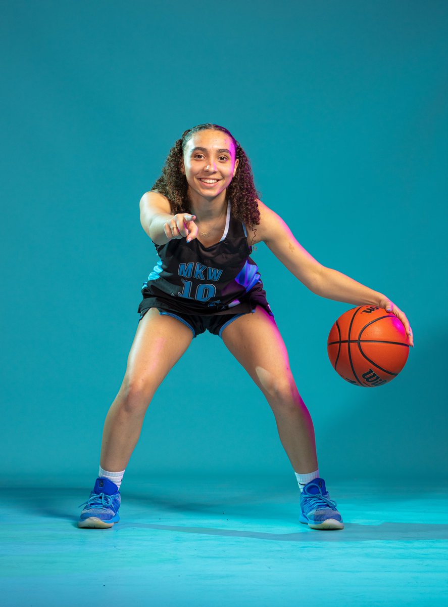 MaddyMcCarthy27's tweet photo. Last AAU season - love my team! 
#mkwelite2027 🏀 https://t.co/1mZIWrk7oI