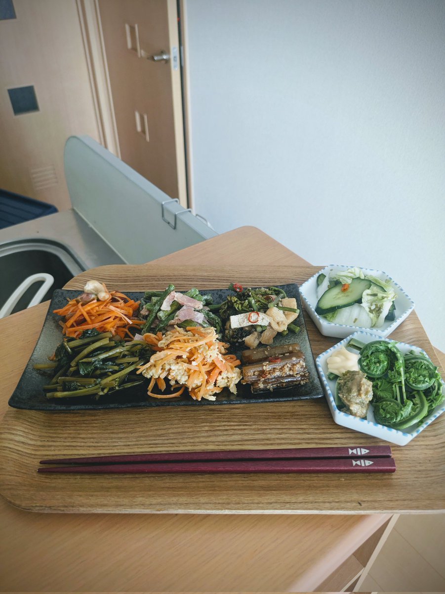 その辺の草おいしい🌿
ちなみに昨日自宅近くにクレソン生えてるの見つけて喜んでたのは私です。
でも本当は今1番セリが食べたい