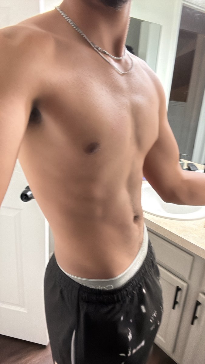 Alexand09035462's tweet photo. Who wants to taste me?
#gay #mlm #bi #dick https://t.co/FP0adaJf2i
