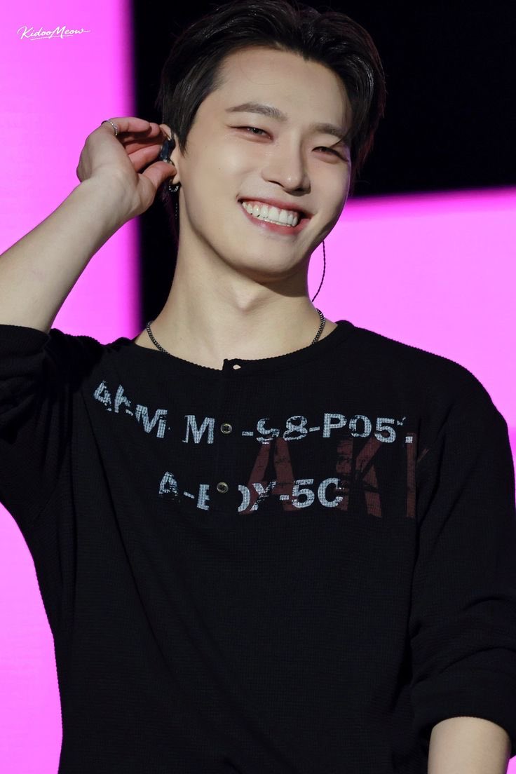 sunshine channie ☀️🦦 tweet media