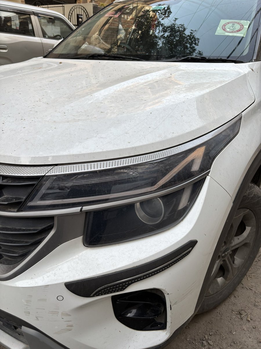 BajajSaarthak's tweet image. @KiaInd DON’T BUY KIA CARS. There was no tampering done to the DRL or any other thing, just a normal coupler to coupler bulb change, and KIA will stop your warranty. The worst company and service one can get. Their warranty is a joke, no replies even after several complaints #kia