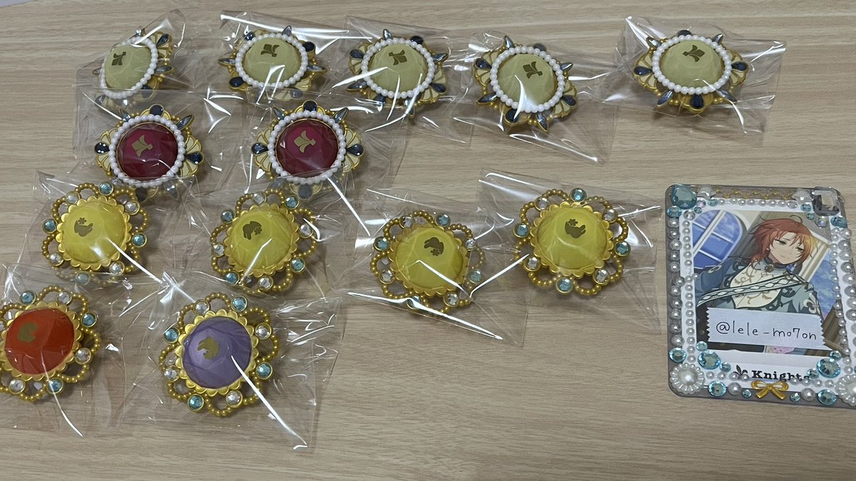 lele_mo7on's tweet photo. 【交換 譲渡】あんスタ スタライ 10thリンライ リングライト

【譲】嵐 司 なずな 光 創

【求】泉1(コンプ目的)＞レオ ＞定価

本日夜公演、現地手渡しのみ可能です。

検索からでもお気軽にお声掛けください🙌 https://t.co/jB0vEMqp8W