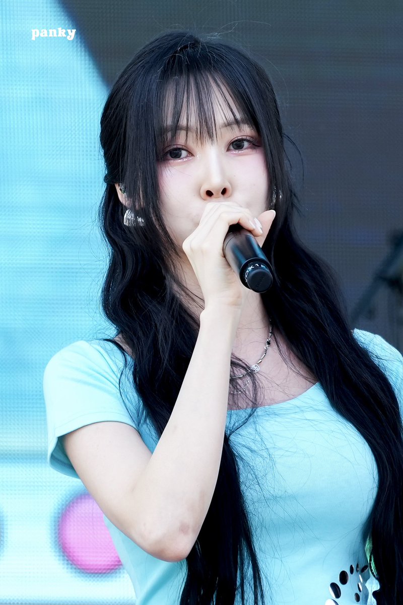 panky1004's tweet photo. 260425 어썸뮤직페스티벌

#유주 #YUJU #여자친구 #GFRIEND https://t.co/wRuwlgx2B9