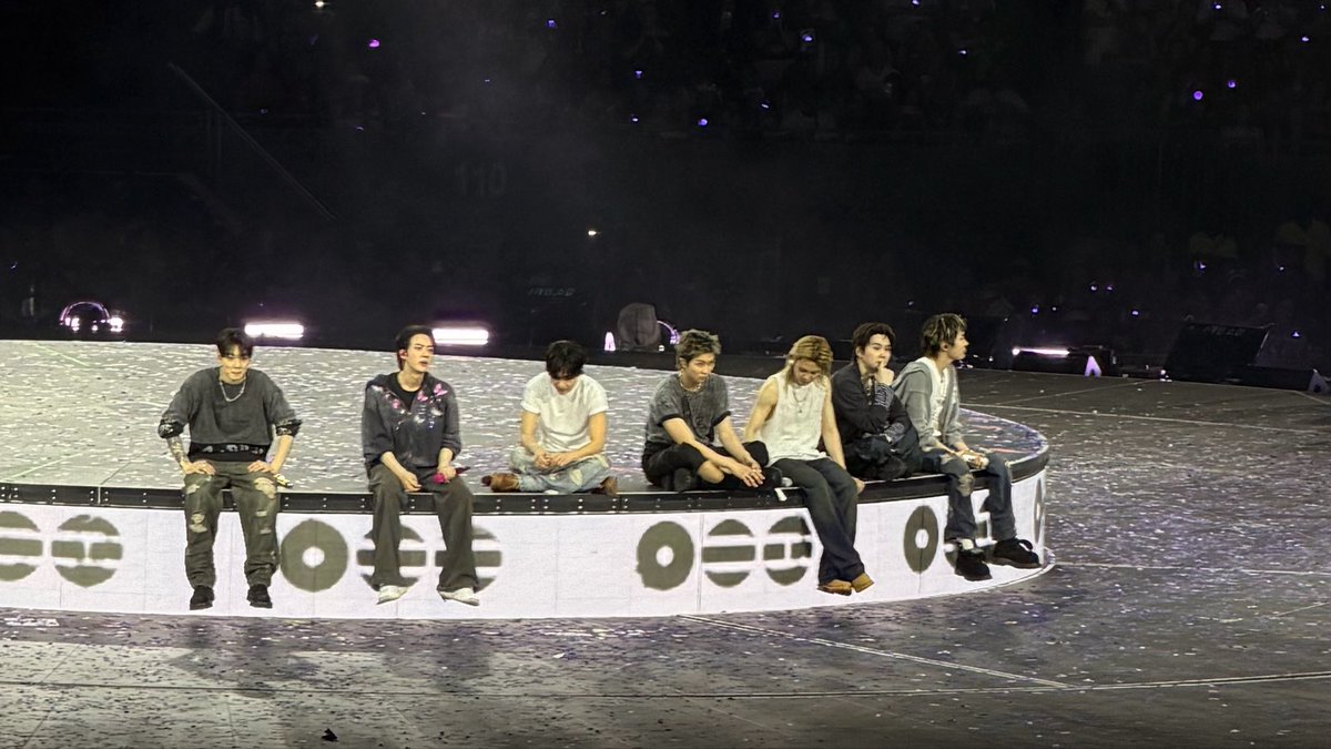 whresjk's tweet photo. forever my seven <3 https://t.co/WgP83Dwfaf