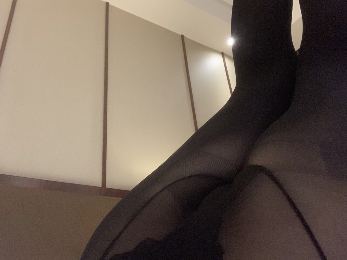 ogata4900's tweet photo. 我已经不记得中间有没有藏起来了
#男娘 #femboy #丝袜 https://t.co/f7UjKODmh7