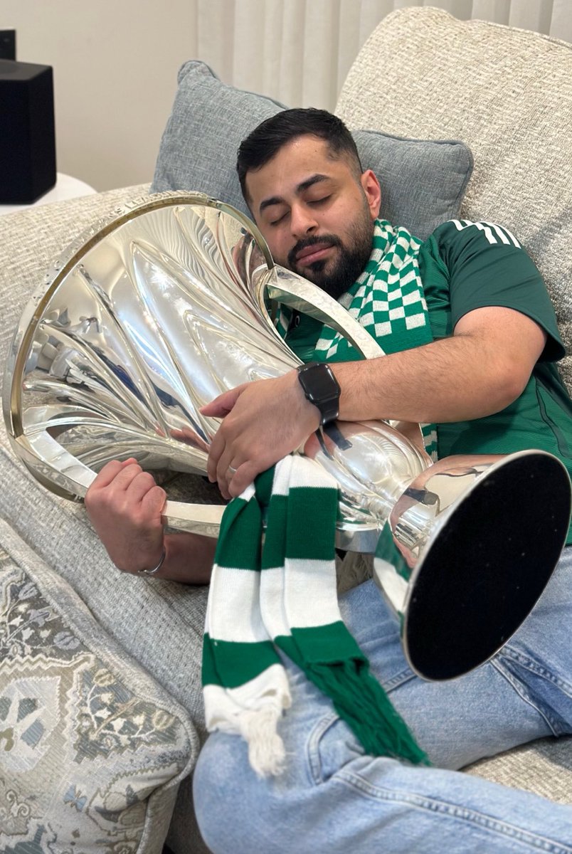 I_Alshareef47's tweet photo. لا فاز الاهلي تنام الارض مبسوطة 💚 https://t.co/Fcmr1qzKA7