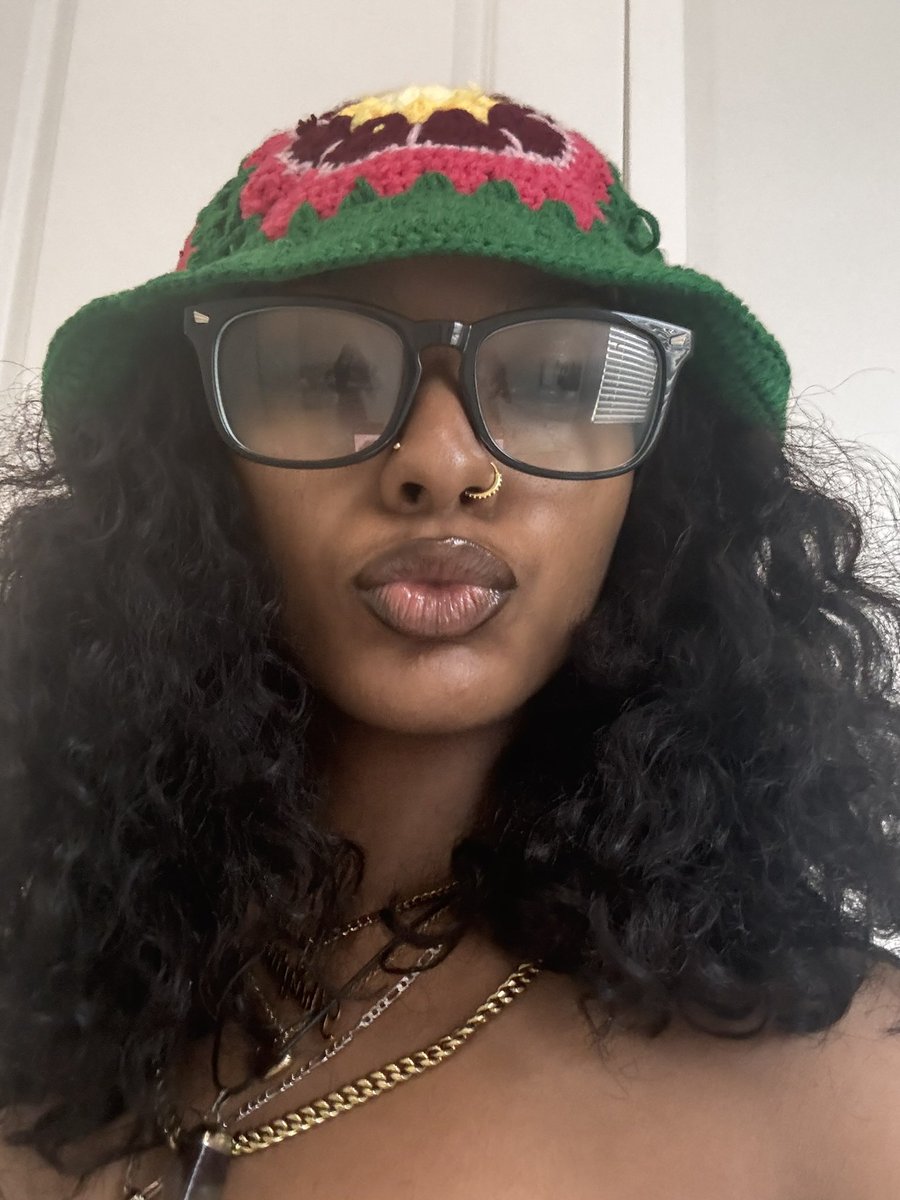 princessslaylaa tweet media