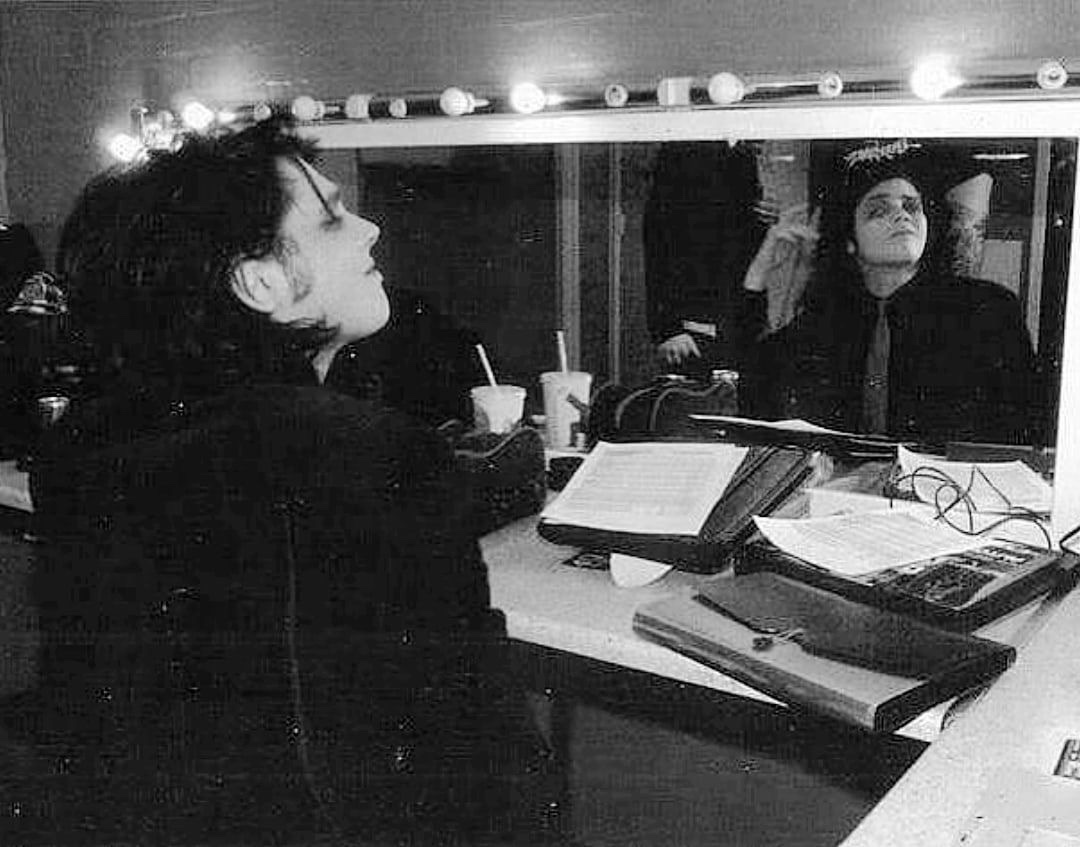 gerard way hourly tweet media