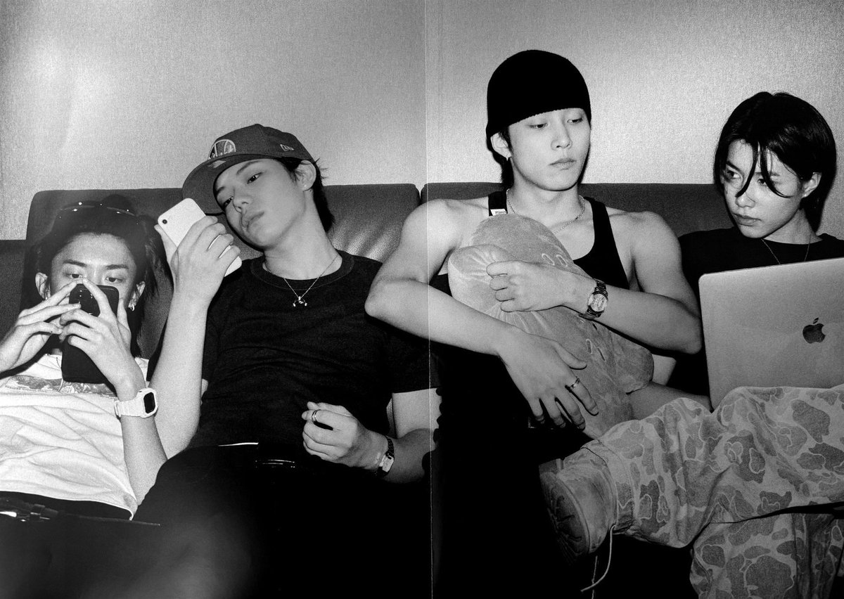 titi ♰ tweet media