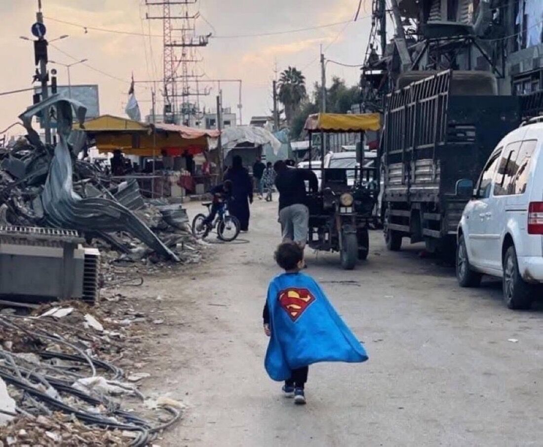 الأرضُ أرضُك يا فتى، هذِهِ البلادُ بلادُنا.