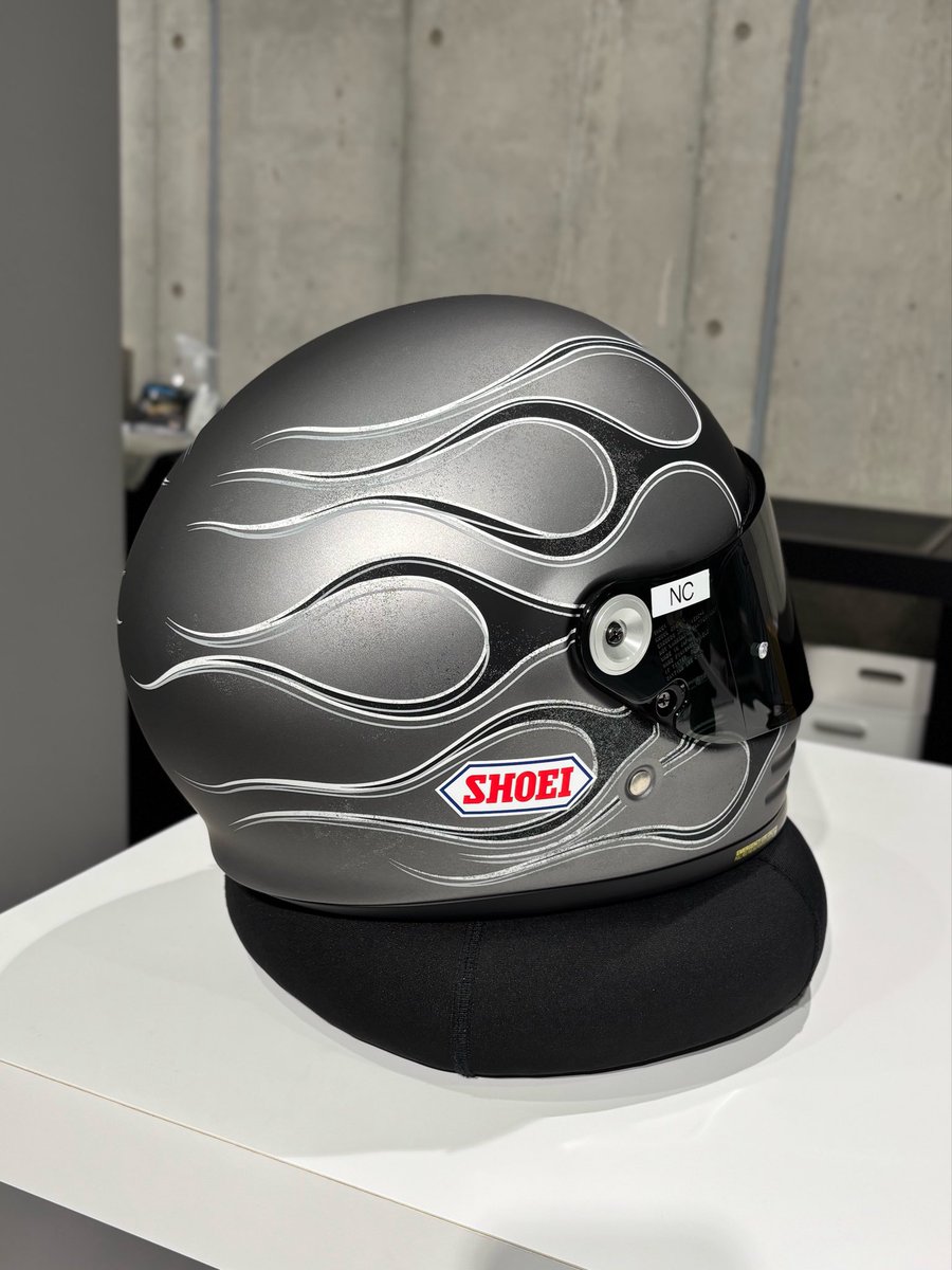 SHOEI_FUKUOKA's tweet image. 【Glamster BLAST】
COLOR：TC-10 (GREY/BLACK) マットカラー
メーカー希望小売価格：64,900円(税抜価格59,000円) 
SIZE：S/M/L/XL/XXL￼

#shoei #shoeigallery #glamster