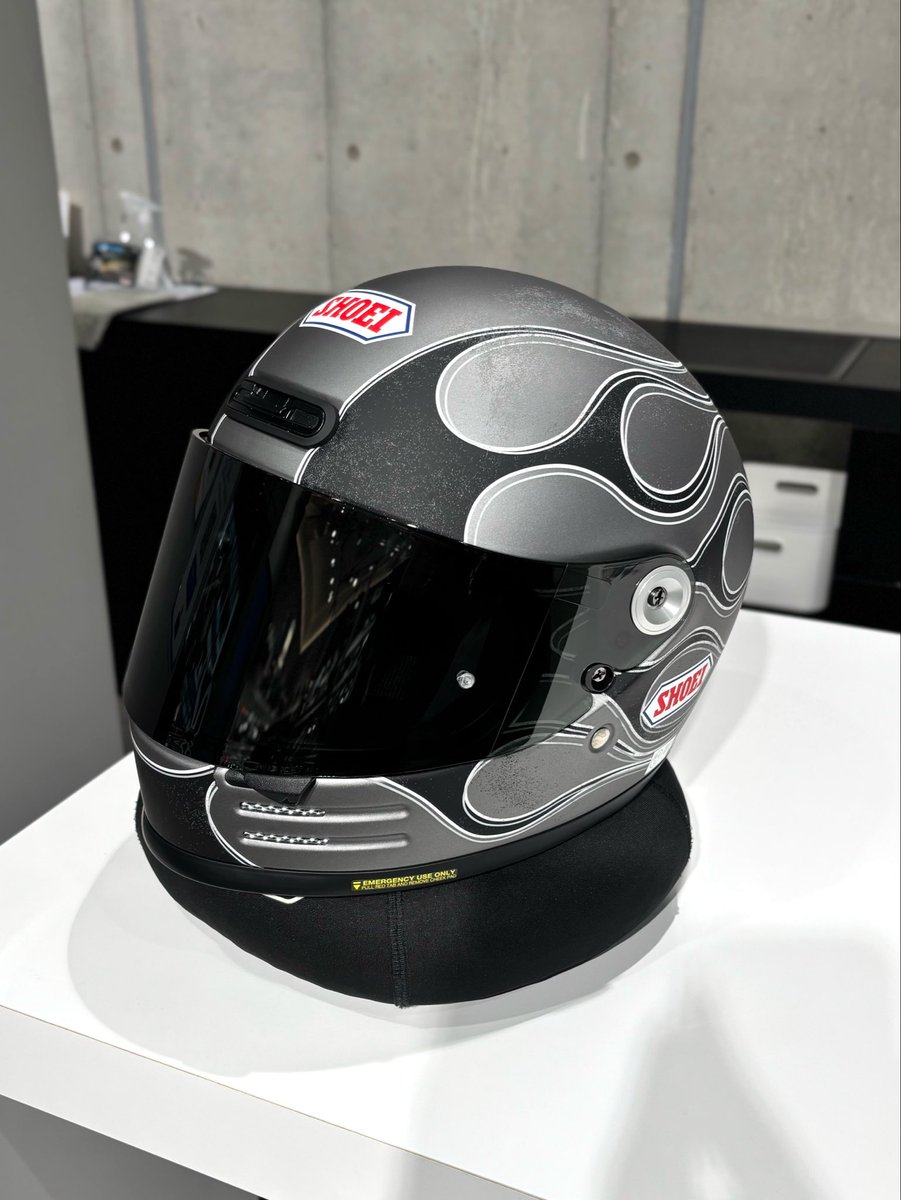 SHOEI_FUKUOKA's tweet image. 【Glamster BLAST】
COLOR：TC-10 (GREY/BLACK) マットカラー
メーカー希望小売価格：64,900円(税抜価格59,000円) 
SIZE：S/M/L/XL/XXL￼

#shoei #shoeigallery #glamster
