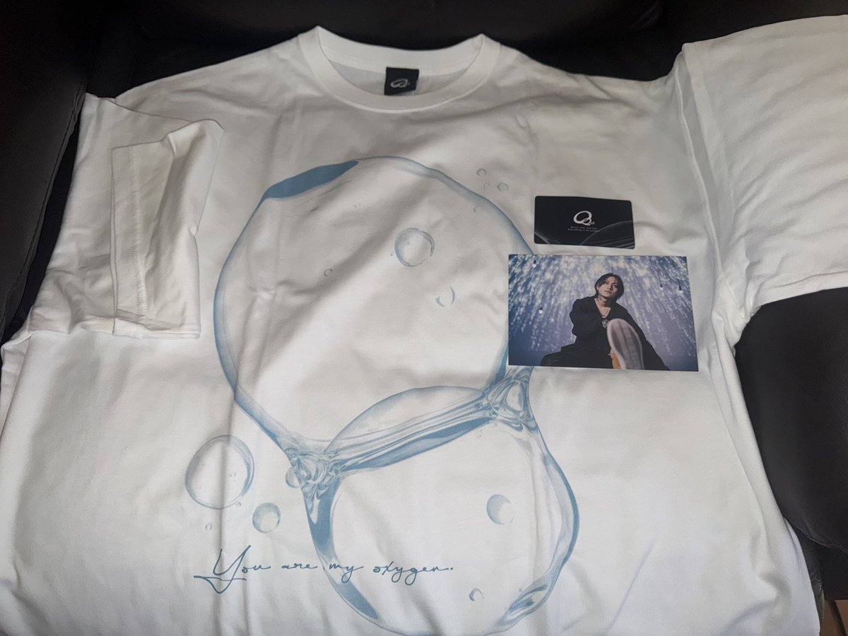 mayupi3129's tweet image. かがみんTがキタ！！！！
かわいいかわいい白×水色(*´∀｀*)🩵
ポストカードついてるし！！
"You are my oxygen.“だってキャー！！！
＃emo
＃o2
＃DEXCORE架神