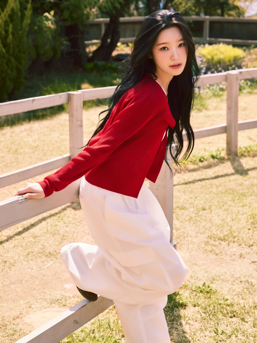 [spao_kr] -Instagram Update with #Jiheon-

Presenting SPAO X Baek Jiheon’s summer daily style.
With Breezy Summer by SPAO,
enjoy this summer more lightly and freely.
4/27 (Mon)
Exclusively revealed on Zigzag × SPAO.

#프로미스나인 #fromis_9
<a href="/realfromis_9/">fromis_9 [프로미스나인]</a>